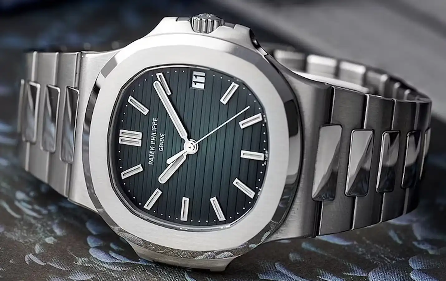 Patek Philippe Nautilus 5711/1A-010 WatchProject 21 Shop